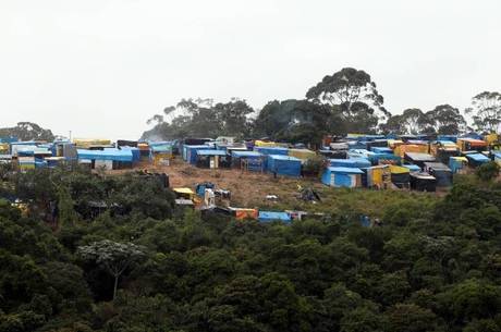 Terreno está localizado às margens da represa Guarapiranga Terreno está localizado às margens da represa Guarapiranga