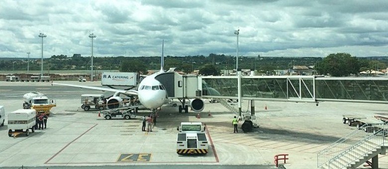 Avião da TAM pousou em Brasília na manhã desta quarta-feira (26)