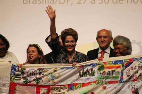 PT quer usar posse de Dilma para responder críticas da oposição