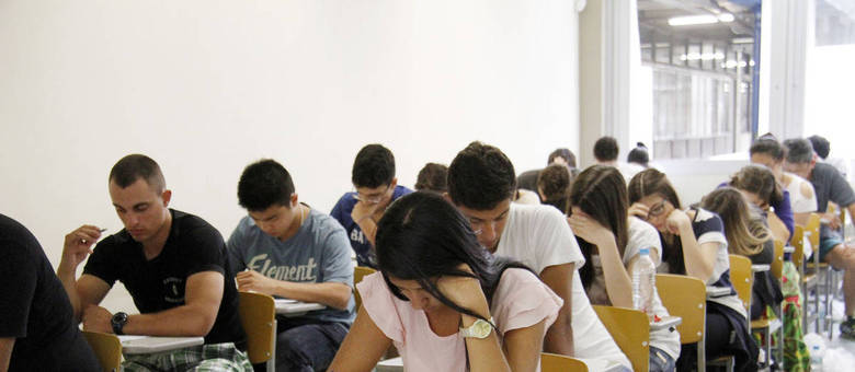 Em matemática, 58% dos colégios tiveram a média de nota dos alunos abaixo de 550 pontos Em matemática, 58% dos colégios tiveram a média de nota dos alunos abaixo de 550 pontos