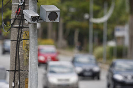 Prefeitura está substituindo e instalando novos radares fixos Prefeitura está substituindo e instalando novos radares fixos