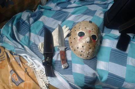 Autor do crime levou faca e máscara para encontro com a vítima