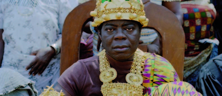 Rei africano resolve conflitos de seu povo da Alemanha Rei africano resolve conflitos de seu povo da Alemanha