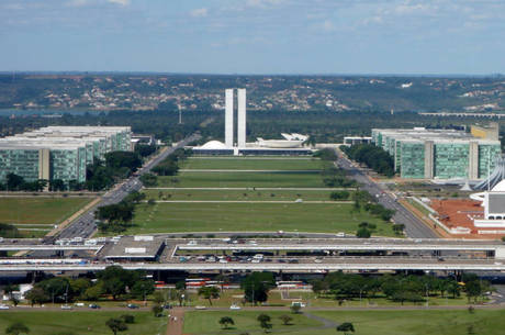 Ministérios também terão limites de gastos com passagens, diárias e telefonia Ministérios também terão limites de gastos com passagens, diárias e telefonia