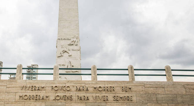 Monumento de 1932 no parque Ibirapuera Monumento de 1932 no parque Ibirapuera