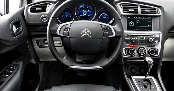 Aceleramos O Novo Citroen C4 Lounge Thp Flex Primeiro Seda Medio Com Motor Turbo Bicombustivel Noticias R7 Carros