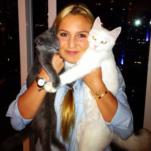 Acelera coração! Filha do tricampeão de F1 Nelson Piquet brilha na