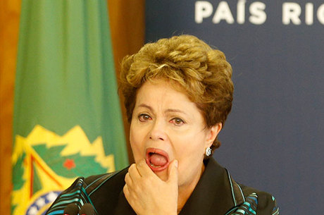 Dilma vai às lágrimas durante cerimônia no Palácio do Planalto