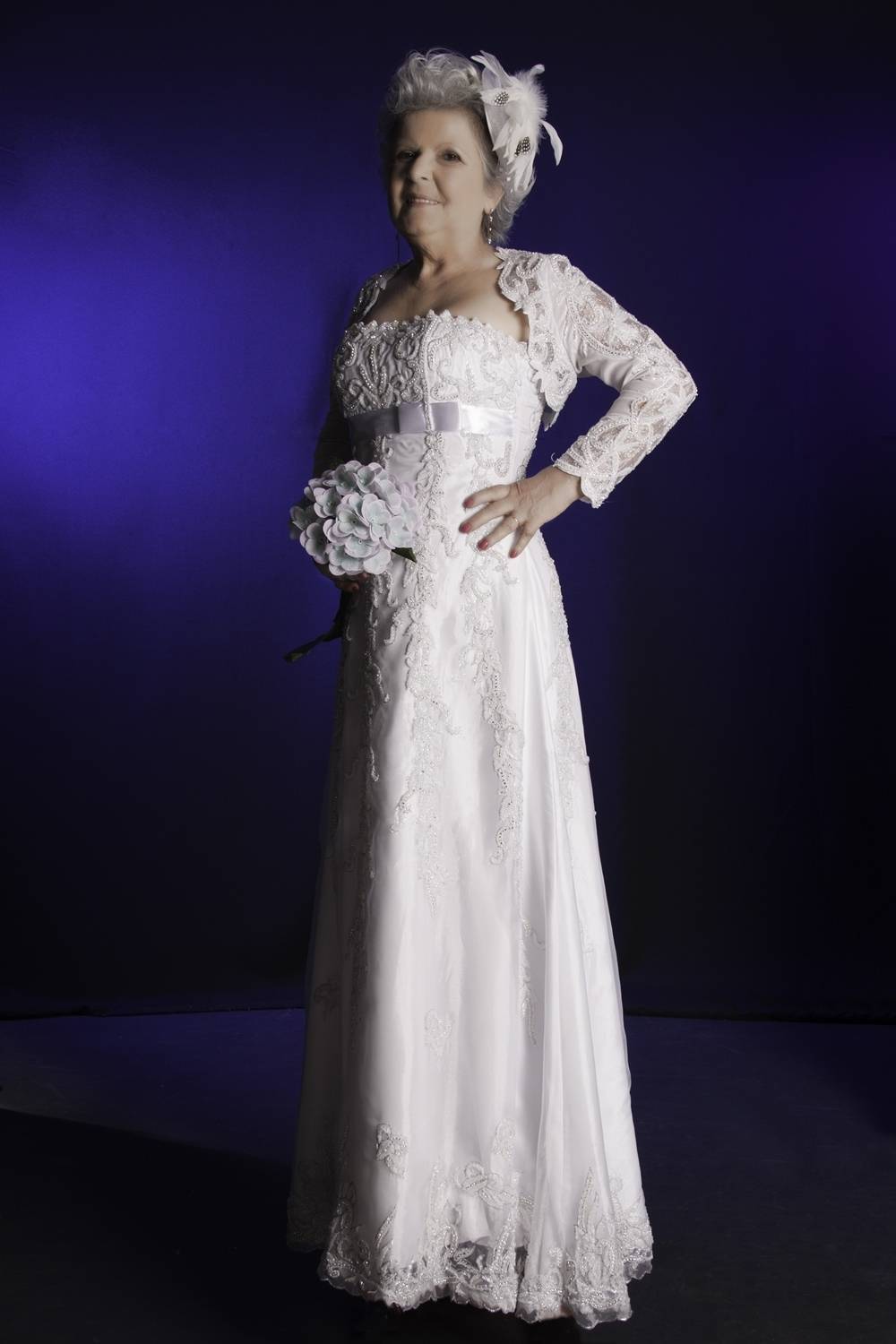 Mês das noivas: 10 ternos brancos para mulheres que dispensam o vestido
