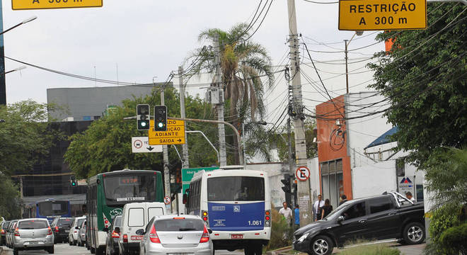 Associação Comercial de SP entrou na Justiça para barrar novo rodízio Associação Comercial de SP entrou na Justiça para barrar novo rodízio