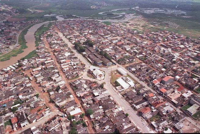 Um dos exemplos mais claros de ocupação desordenada das margens de rio é o Jardim Pantanal, na zona leste, localizado na várzea do Tietê. Nos últimos 20 anos, esse e outros bairros próximos registraram diversas inundações