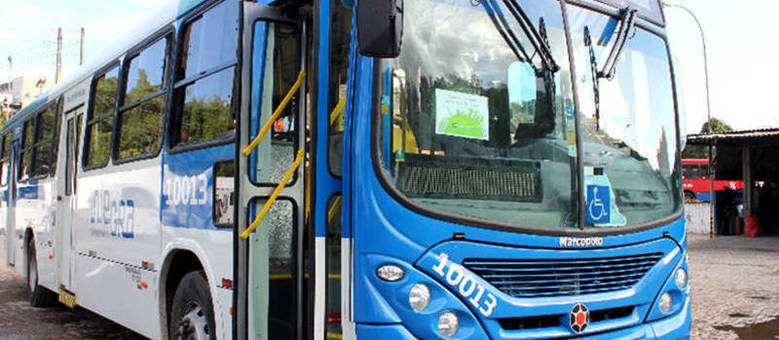 São cerca de 300 ônibus paralisados São cerca de 300 ônibus paralisados