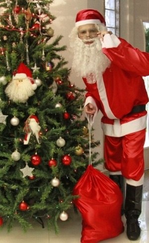 Latino publica foto vestido de Papai Noel