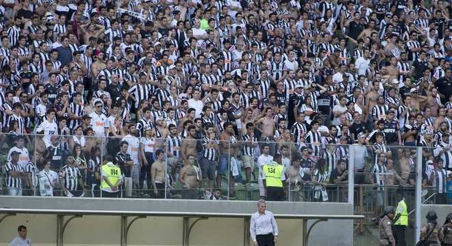 2015 - Atlético-MG 0 x 3 Corinthians - O jogo que marcou a conquista do Brasileiro de 2015. Timão e Galo chegavam disputando a liderança do torneio. Com oito pontos de vantagem sobre os mineiros o Alvinegro não se intimidou e goleou por 3 a 0. Vagner Love, Lucca e Malcom fizeram os gols do Timão. 