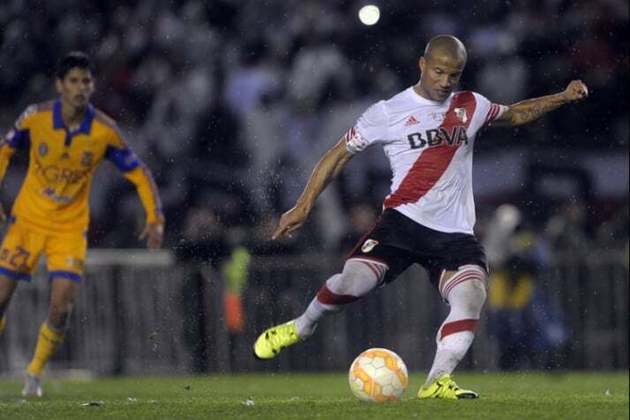 2015 - Carlos Sánchez (River Plate) / 2º lugar: Carlos Tévez (Boca Juniors); 3º lugar: Miller Bolaños (LDU Quito)