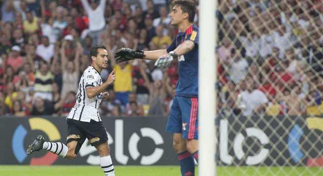  2015 - Flamengo 0 x 3 Corinthians - Em 2015, o Timão venceu o Flamengo por 3 a 0, no Maracanã. Elias, Uendel e Jadson fizeram os gols do Alvinegro, que calou a torcida carioca. 