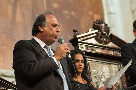 Pezão durante campanha em 2014: governador diz que não há pressão para diálogo com o Palácio do Planalto