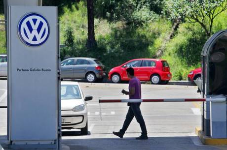 A Volkswagen do Brasil anunciou nesta terça (6) a demissão de 800 empregados de sua fábrica em São Bernardo do Campo
