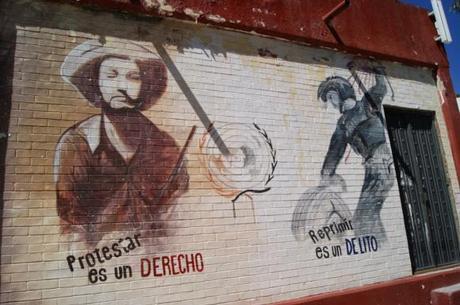  Pintura na Escola Rural Raúl Isidro Burgos, em Ayotzinapa