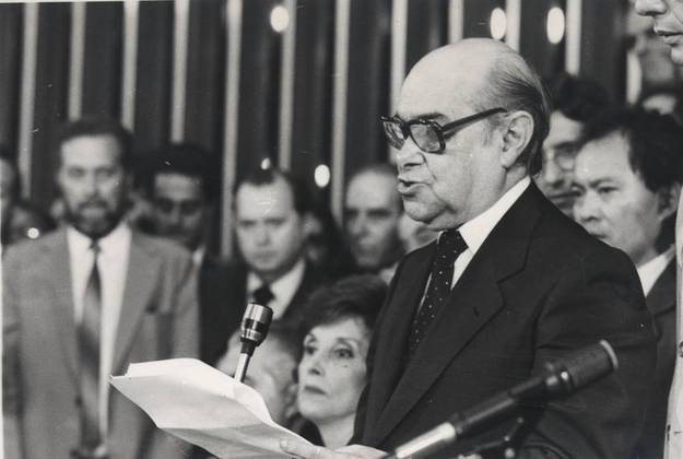 Há 30 anos, eleição de Tancredo Neves encerrava regime militar ...