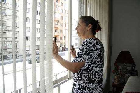 Herondina Oliveira se queixa da falta de privacidade Herondina Oliveira se queixa da falta de privacidade