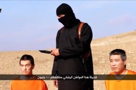 Haruna Yukawa e Kenji Goto aparecem ajoelhados em vídeo liberado pelo Estado Islâmico