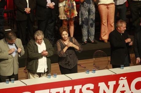 Pimentel, Mujica, Dilma e Lula na festa de 35 anos do PT