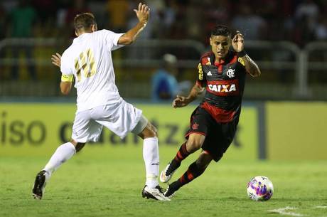 Éverton foi um dos destaques do Flamengo na partida

