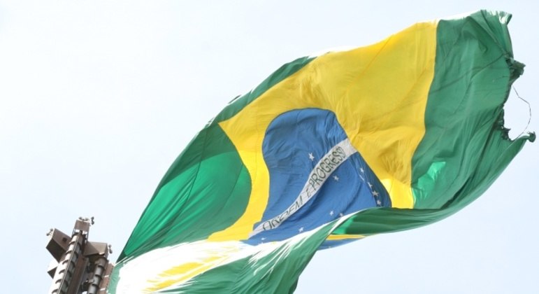 Ordem e progresso: frase de efeito e gafe sobre o que está escrito na bandeira do Brasil