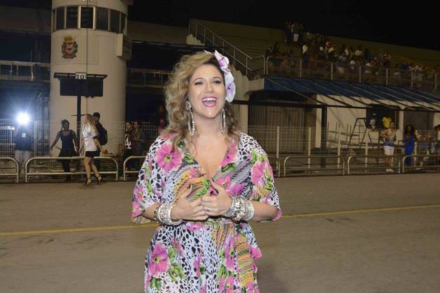 Loiraça, Maria Rita aposta em vestido florido para sambar no ensaio técnico  da Vai-Vai - Fotos - R7 Carnaval 2015
