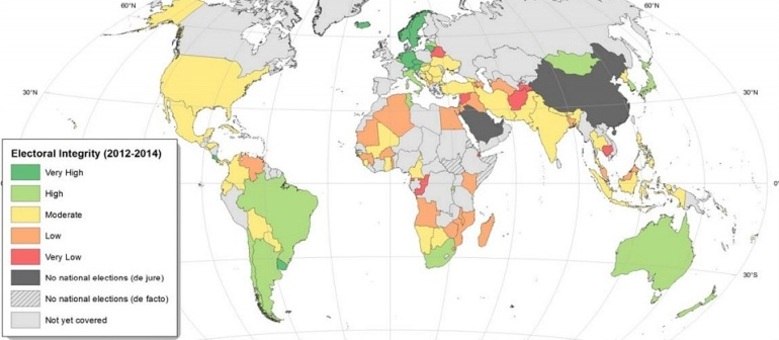 Mapa mostra o índice de integridade eleitoral nos 127 países avaliados pelos pesquisadores entre 2012 e 2014