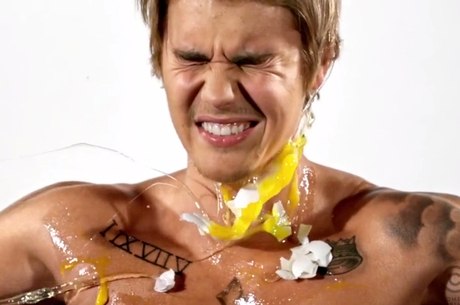 Justin Bieber abriu os braços para levar a 'ovada'