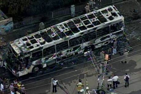 Ônibus explodiu após bater em um poste no dia 18 de fevereiro