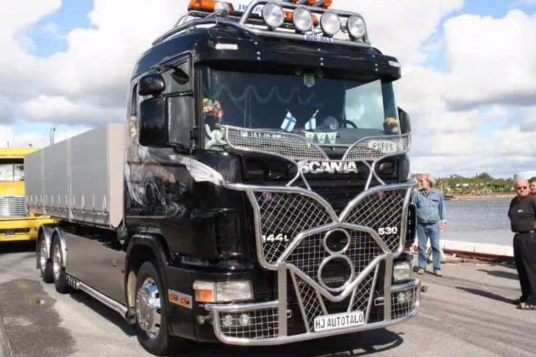 A SCANIA V8 MAIS REBAIXADA QUE VOCÊ JÁ VIU!!! 