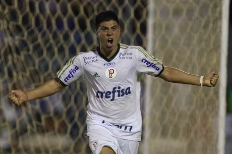 Cristaldo é o artilheiro do Palmeiras até aqui na temporada 2015