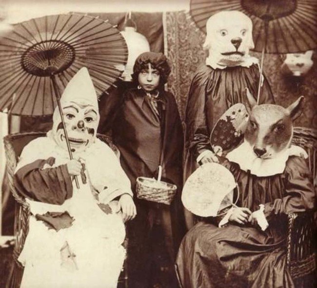 o avesso da moda: fantasia para o dia das bruxas  Bruxa vintage, Bruxas,  Fotos antigas assustadoras