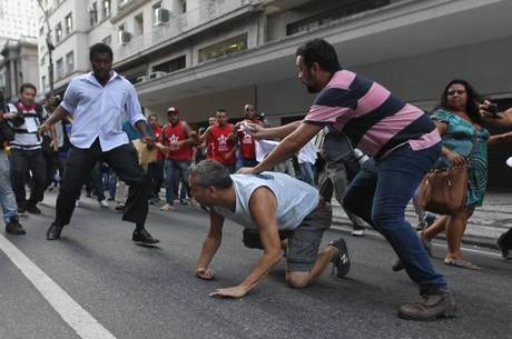 Ato é marcado por tumulto no centro do Rio Ato é marcado por tumulto no centro do Rio