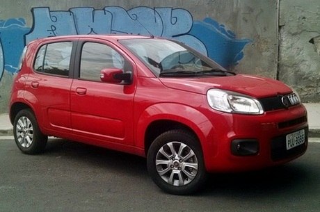 Fiat Uno ganhou um facelift no fim do ano passado; versão Evolution custa a partir de R$ 40.130