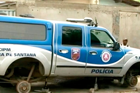 Durante a ação, ainda segundo a polícia, os criminosos estouraram os pneus de uma viatura da 67ª CIPM de Feira de Santana
