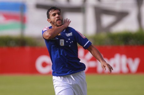 EXCLUSIVO: Fora do Cruzeiro, atacante Henrique pode pintar como reforço na Gávea