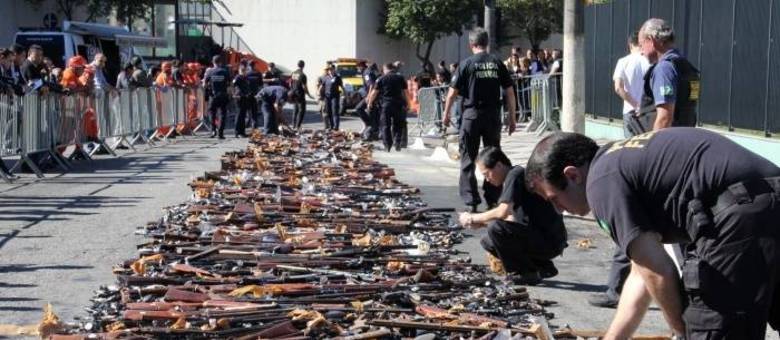 Armas entregues durante campanha do desarmamento Armas entregues durante campanha do desarmamento