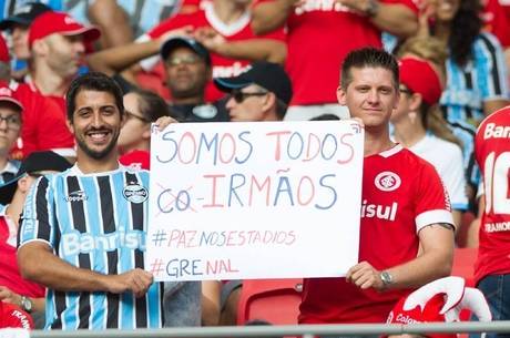 File:Torcida do inter antes do jogo pela copa libertadores da