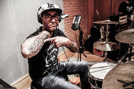 Pinguim hoje é parceiro de Marcão, ex-Charlie Brown Jr;, na banda BULA, que tocará no Lollapalooza Pinguim hoje é parceiro de Marcão, ex-Charlie Brown Jr;, na banda BULA, que tocará no Lollapalooza