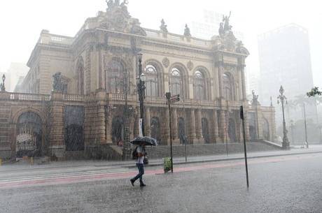 Chuvas deixaram toda São Paulo em estado de atenção
