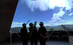 Militares treinam como derrubar aviões com bazuca em simulador de artilharia antiaérea aviação FAB Defesa aeronave canhão tiro