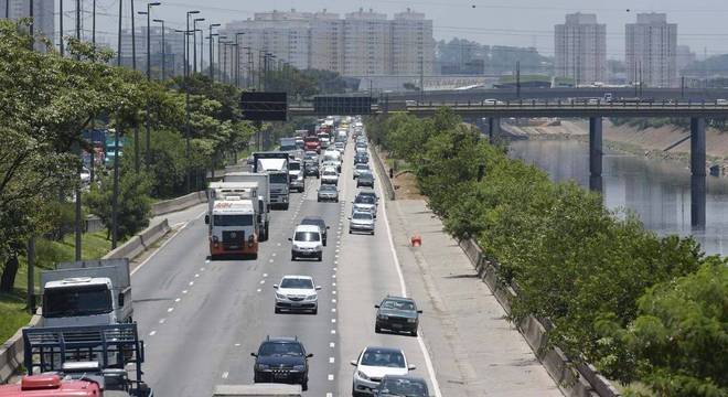 Privatização das marginais tem estimativa de investimento de R$ 3 bilhões Privatização das marginais tem estimativa de investimento de R$ 3 bilhões