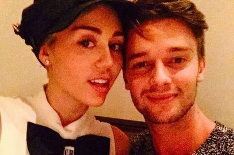 Miley Cyrus e Patrick Schwarzenegger terminam namoro