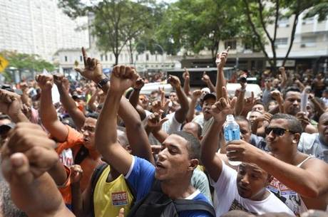 Garis fizeram manifestação no centro do Rio nesta manhã