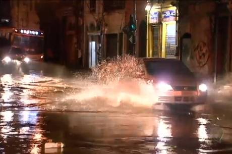 Chuva provocou alagamentos em diversos pontos da cidade