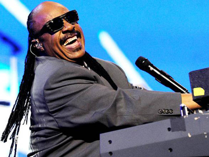 De Ray Charles a Stevie Wonder. Conheça os cantores cegos que superaram